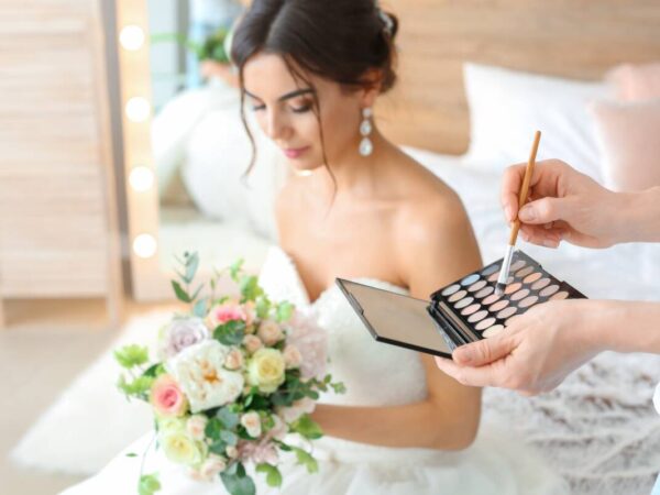 ADOBESTOCK_282194037 600X450 | Terres d'Ailleurs Maquillage de jour ou de mariée en institut de beauté à Staffelfelden proche de Wittelsheim Rixheim 0