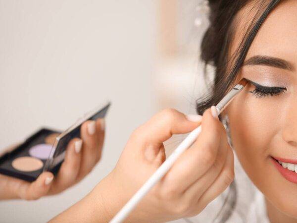 ADOBESTOCK_292285782 600X450 | Terres d'Ailleurs Maquillage de jour ou de mariée en institut de beauté à Staffelfelden proche de Wittelsheim Kingersheim 1
